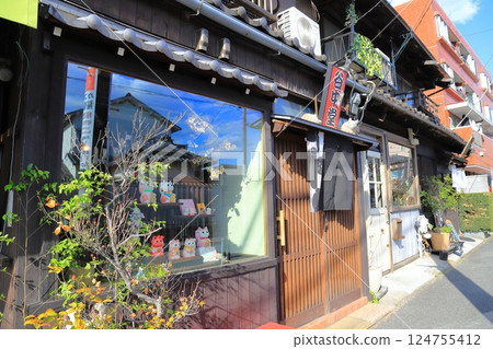 Yanakado & Cafe Nekoemon, Yanaka 5-chome, Taito Ward 124755412