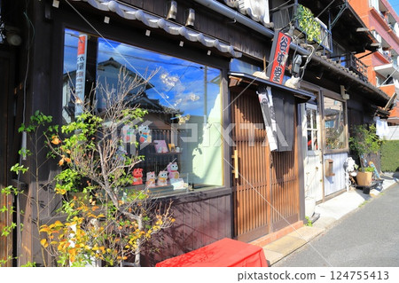 Yanakado & Nekoemon, Yanaka 5-chome, Taito Ward 124755413