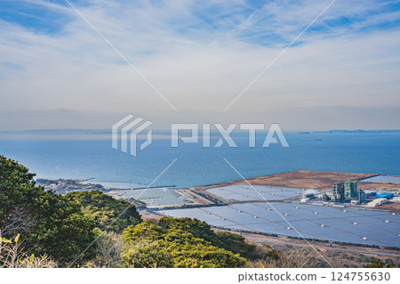 從愛知縣田原市藏王山瞭望台眺望巨型太陽能發電廠 124755630