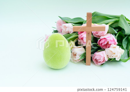 Green Easter eggs with fresh tulips Green Easter eggs with fresh tulips 124759141