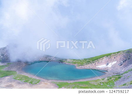 [Pond in the Sky] Mt. Norikura's Gongen Pond in the misty summer [Nagano Prefecture] 124759217