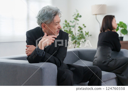 A couple fight A couple fight 124760338