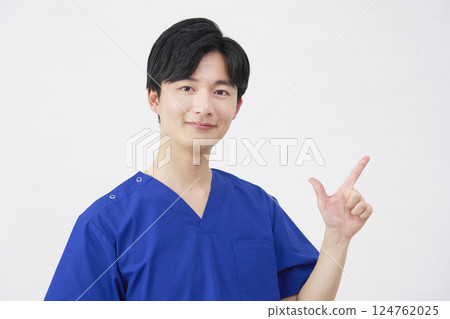 醫生、護士、牙醫、護理人員男性檢查標誌白色背景 124762025