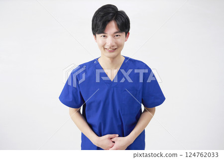 醫生，護士，牙醫，護理員，男性，鞠躬，白色背景，看著相機 124762033