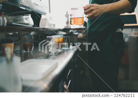 cafeteria, cafe, caffe 124762211