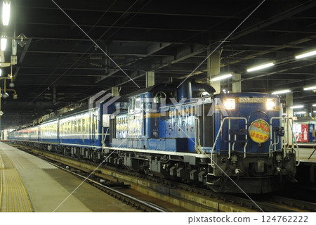 Sleeper express "Hamanasu" waiting to depart from Sapporo Station Sleeper express "Hamanasu" waiting to depart from Sapporo Station 124762222