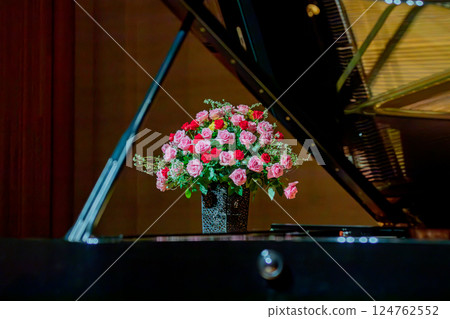 鋼琴舞台 鋼琴舞台 124762552