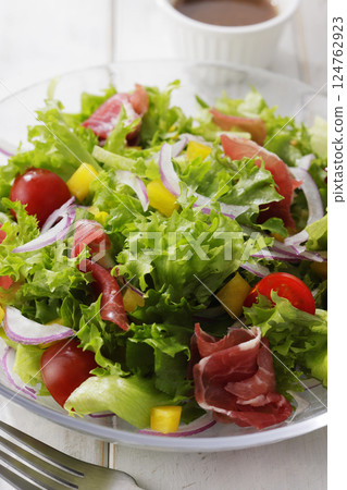 Bright salad of leaf lettuce and prosciutto Bright salad of leaf lettuce and prosciutto 124762923