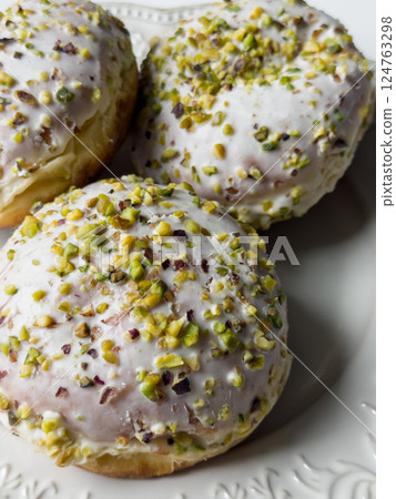 Filled pistachio donuts close up 124763298