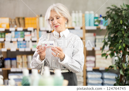 Mature woman choosing paracetamol at the pharmacy 124764745