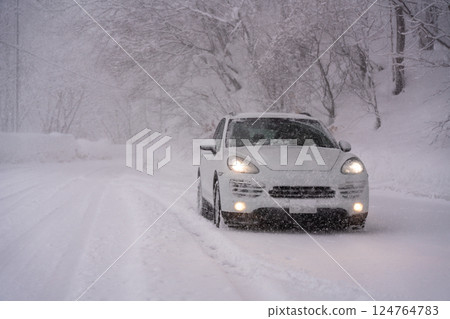Car driving through the snow in winter 124764783
