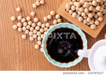 倒入黑醬油 124765027