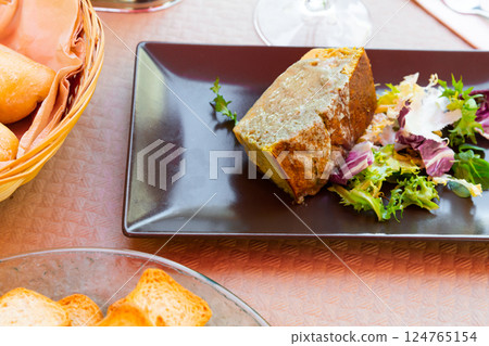 Leek pie with sauce and greens 124765154