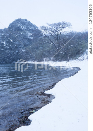 冬季棚池雪景 鳥取縣棚池 124765306