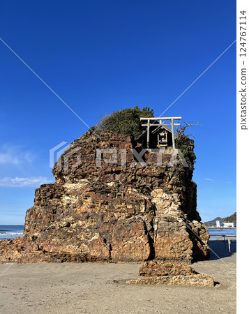 Beautiful blue sky at Inasa Beach (Shimane) Beautiful blue sky at Inasa Beach (Shimane) 124767114