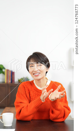 Middle-aged woman talking while looking at the camera Middle-aged woman talking while looking at the camera 124768773