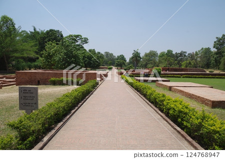 India: Sahet ruins, one of the eight great Buddhist holiest sites 124768947
