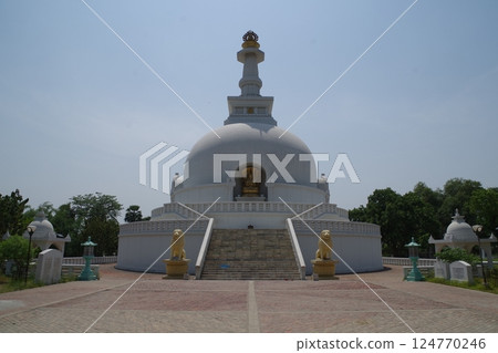 印度，佛教八大聖地之一的毘舍離，世界和平塔 124770246