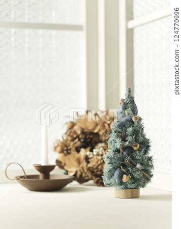 Christmas tree and wreath decorated by the window - Christmas image Christmas tree and wreath decorated by the window - Christmas image 124770996