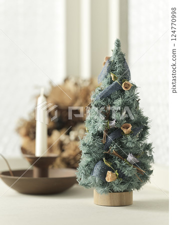 Christmas tree and wreath decorated by the window - Christmas image 124770998