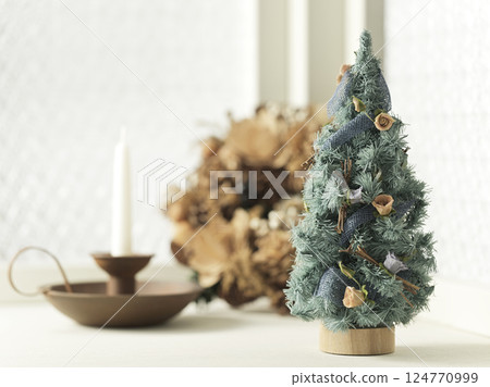 Christmas tree and wreath decorated by the window - Christmas image 124770999