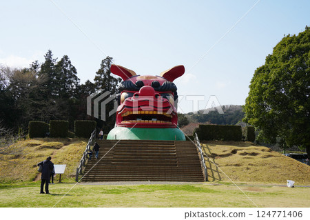 Lion Head Lion Head 124771406