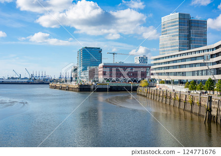 HafenCity in Hamburg 124771676