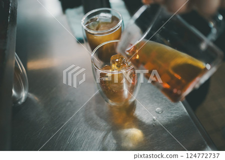 iced tea, ice tea, coffee shop 124772737