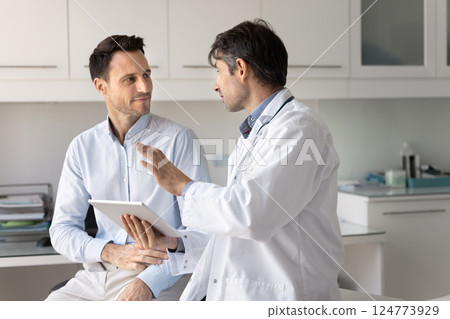 Cardiologist share health test results on tablet to patient 124773929
