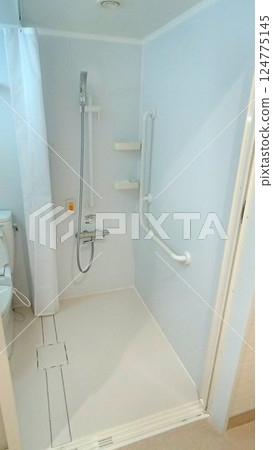 Ensuring privacy and concentrating on treatment... Shower room in private hospital room 124775145