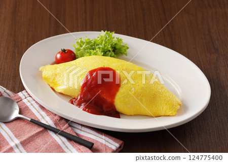 Delicious omelet rice with ketchup 124775400