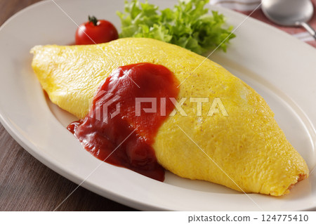 Delicious omelet rice with ketchup 124775410