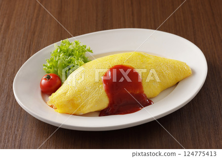 美味的煎蛋飯配番茄醬 美味的煎蛋飯配番茄醬 124775413