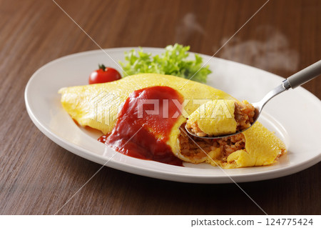 美味的煎蛋飯配番茄醬 124775424