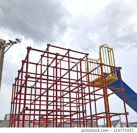 Jungle gym 124775841