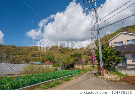 The peaceful countryside scenery of Tsurumaki Onsen 124776138
