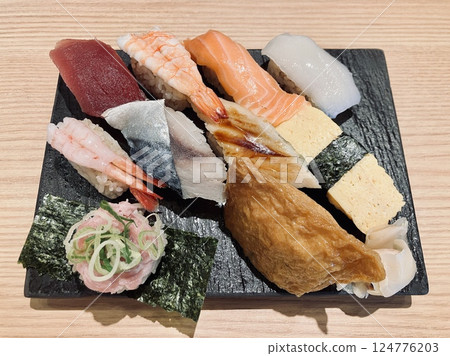 Looks deliciously sushi 124776203