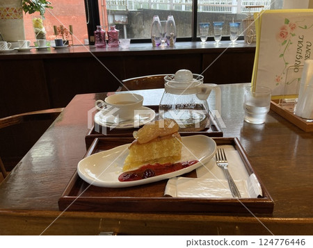 Enjoy sweets in an antique space Enjoy sweets in an antique space 124776446