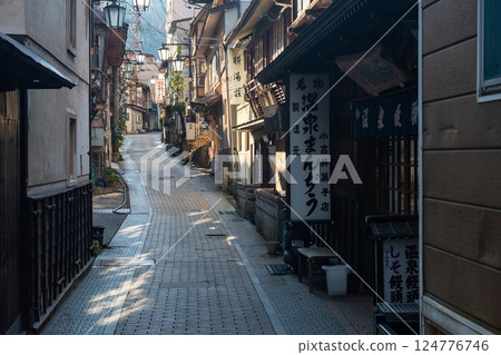 Shibu Onsen town, small hot springs onsen town in Yamanouchi Shibu Onsen town, small hot springs onsen town in Yamanouchi 124776746