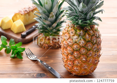 Fresh pineapple (cut image) Fresh pineapple (cut image) 124777759