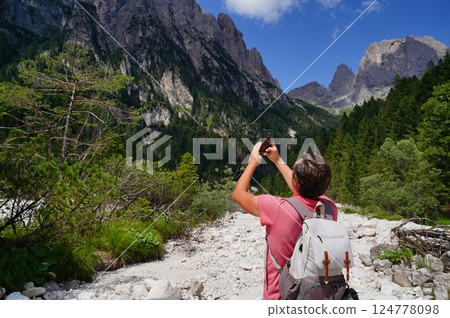 Capturing Mountain Views with Smartphone Camera 124778098