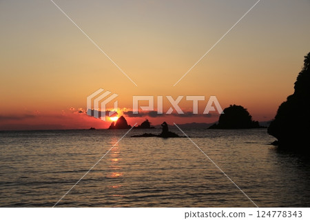 在奧塔哥海岸的日落 124778343