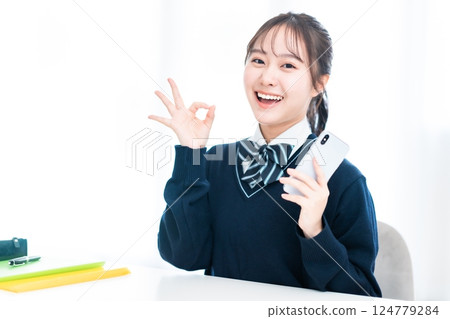 High school student succeeds in reducing smartphone costs High school student succeeds in reducing smartphone costs 124779284