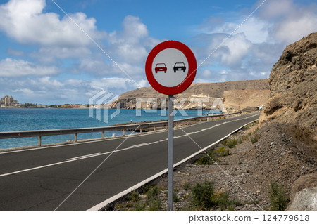 Ocean, mountains and road, Gran Canaria, Spain 124779618