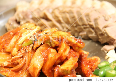 steamed pork slice 124780456