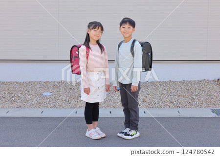 2名小學生 124780542