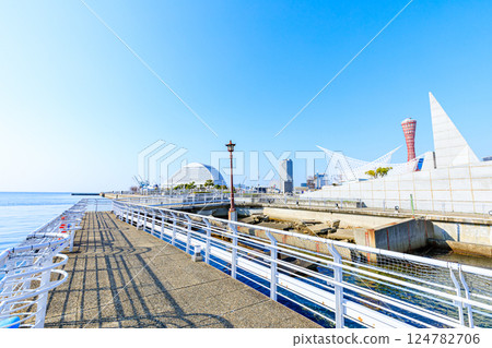 Spring in Kobe Port, Kobe Port Earthquake Memorial Park, Kobe City, Hyogo Prefecture Spring in Kobe Port, Kobe Port Earthquake Memorial Park, Kobe City, Hyogo Prefecture 124782706