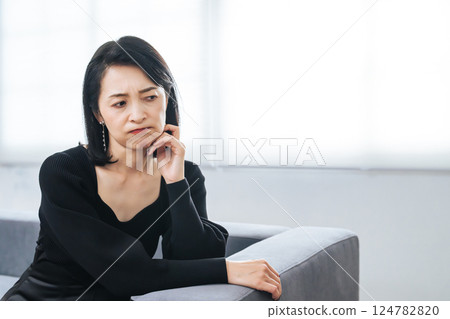 Frustrated middle-aged woman 124782820