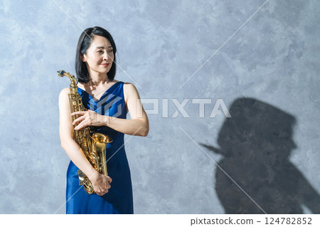Middle-aged woman with a saxophone Middle-aged woman with a saxophone 124782852