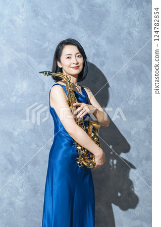Middle-aged woman with a saxophone Middle-aged woman with a saxophone 124782854